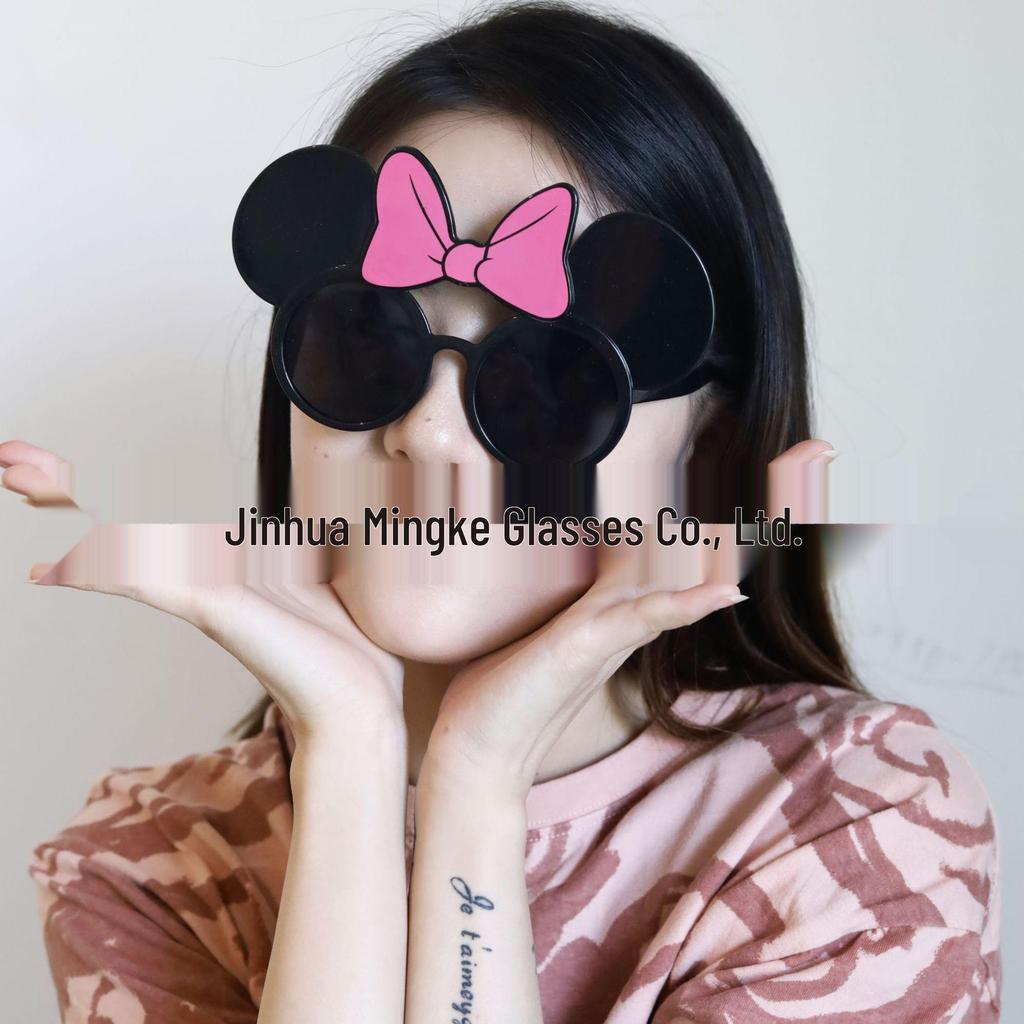 Personalisierte Cartoon-Sonnenbrillen für Abschluss- und Geburtstagsfeiern