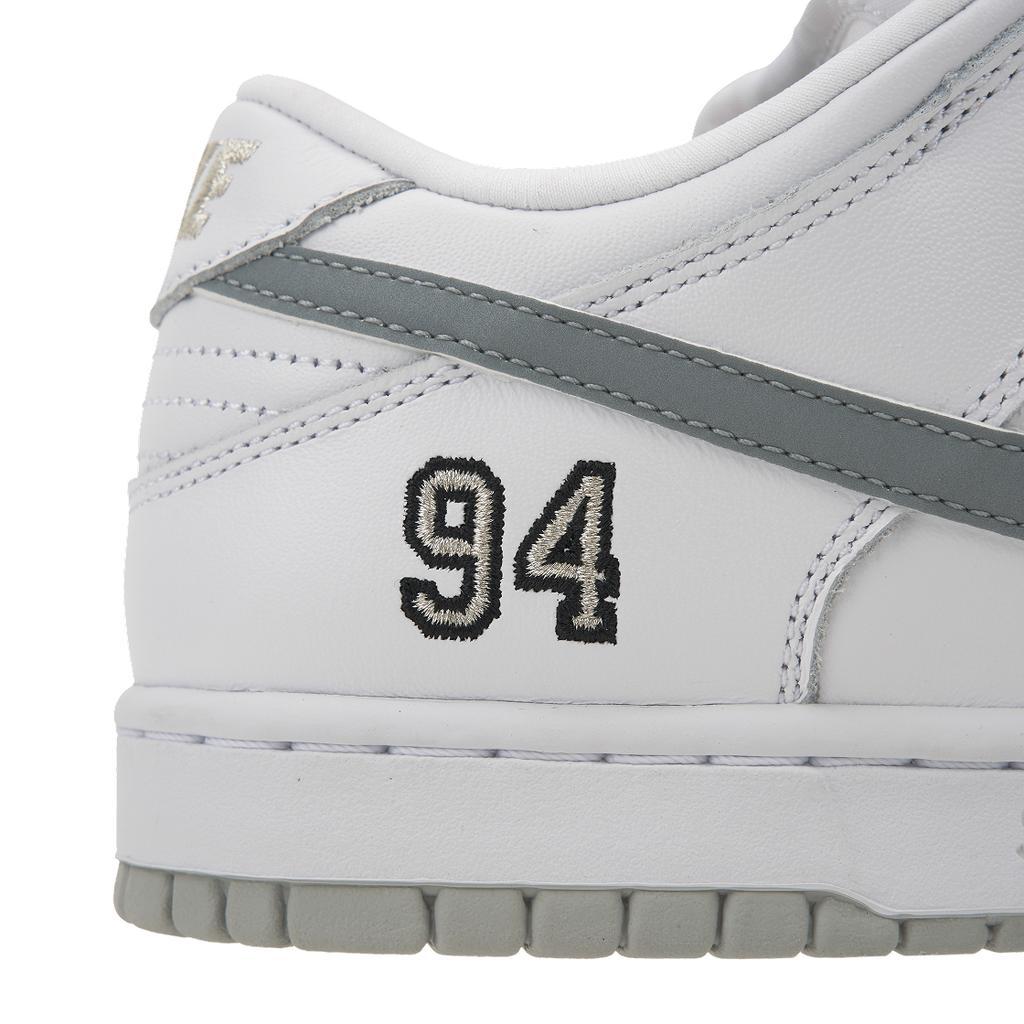 Supreme x Nike Dunk Low SB Bianco Argento Metallizzato Sneakers Unisex HQ8487-100
