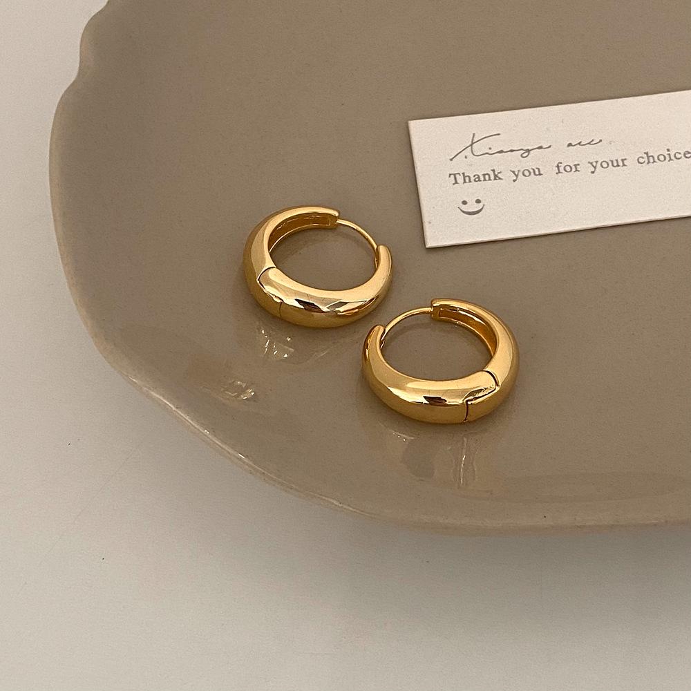 Minimalist 2024 Gold Hoop Earrings - New Trendy Niche High-End Cold Style Ear Cuffs