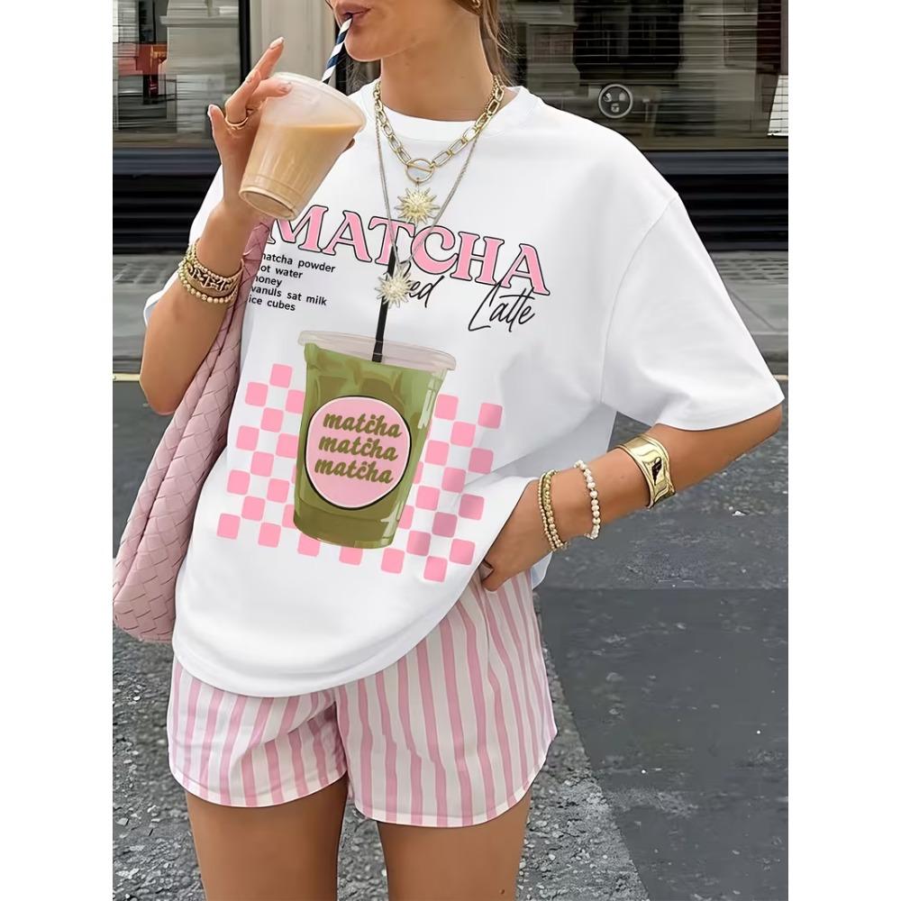 T-shirt Estiva con Stampa Fragola e Matcha Bevanda al Matcha Freddo Testo Rosa Grafica Donna Oversize Casual per Uso Quotidiano