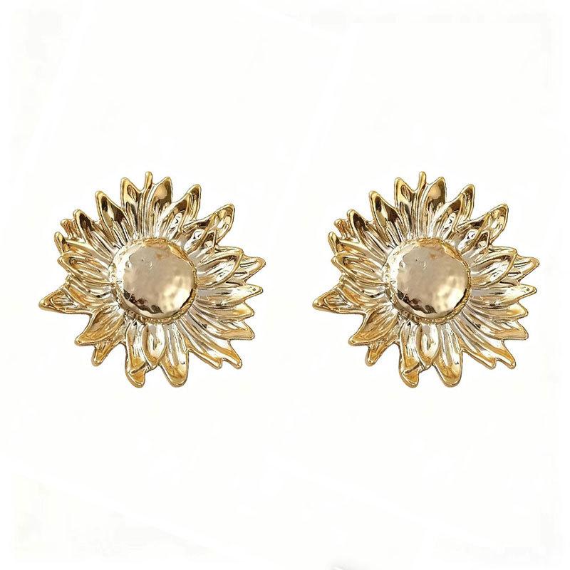 High-End Leichter Luxus Textur Blatt Ohrringe Metall Wind Personalisiert Dreidimensional Ccb Mehrschichtig Übertrieben Mehrschichtig Blume Ohrringe