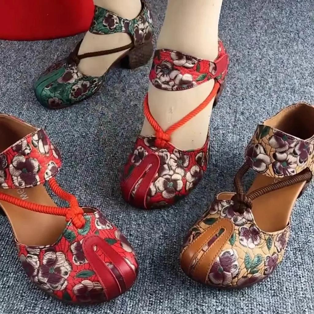Fashion Ethnic Style Hollow Leather Sandals 2025 Medium Thick Soft Leather Printed Bun Breathable Comfortable Mother Shoes