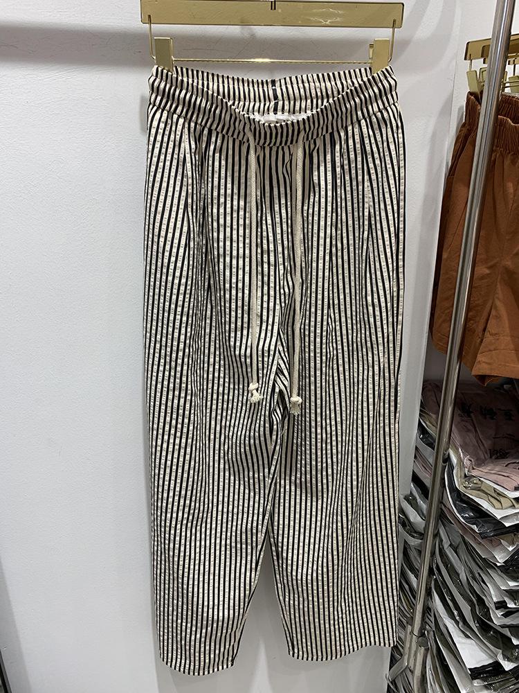 Pantaloni estivi a righe con vita tridimensionale per donna