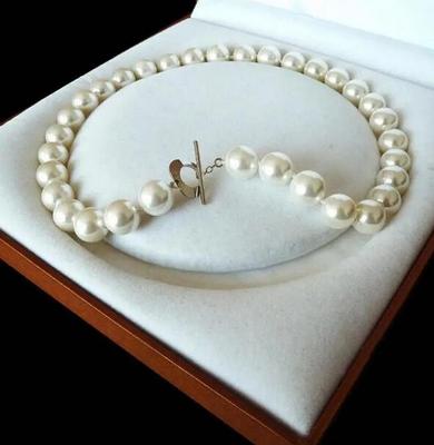 Collier de perles de coquillage blanches de 12 mm 18''