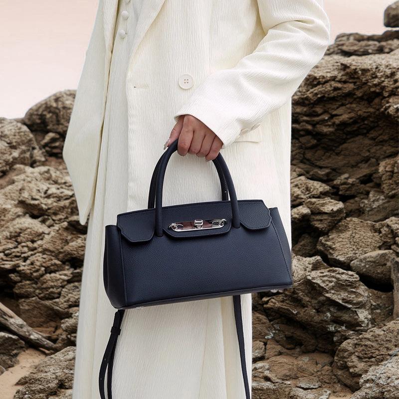 A High-end Summer Genuine Leather Single-shoulder Crossbody Bag with A Large Capacity for Commuting