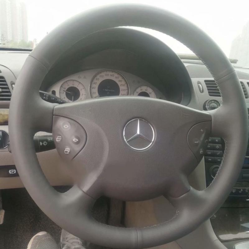 

Ручна прошивка біла Шкіряна накладка на кермо автомобіля Для Mercedes Benz E-Class W211 G-Class W463 2002-2007 автозапчастини style 2