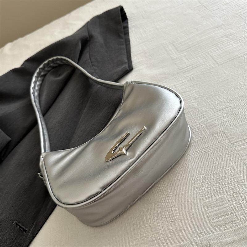Niche texture underarm bag women, new summer messenger bag feeling cloud silver crescent shoulder bag