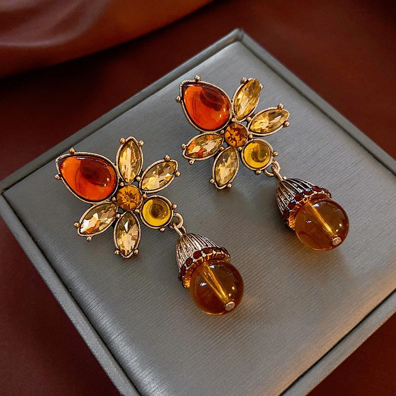 Medieval Vintage Rhombus Flower Earrings Retro Light Luxury High-end Earrings Niche Court Style Earrings