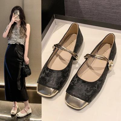 Chinese French Mary Jane Shoes 2025 New Spring Style Versatile Temperament Shallow Mouth One Word Square Head Beanie Shoes