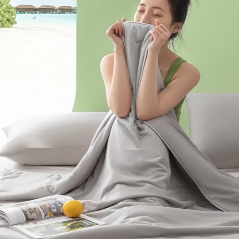 Summer - Cool Ice Silk Air - Conditioned Quilt: Ultra - Thin, Machine - Washable Bedding Set Ideal for Dorm Rooms & Home Use