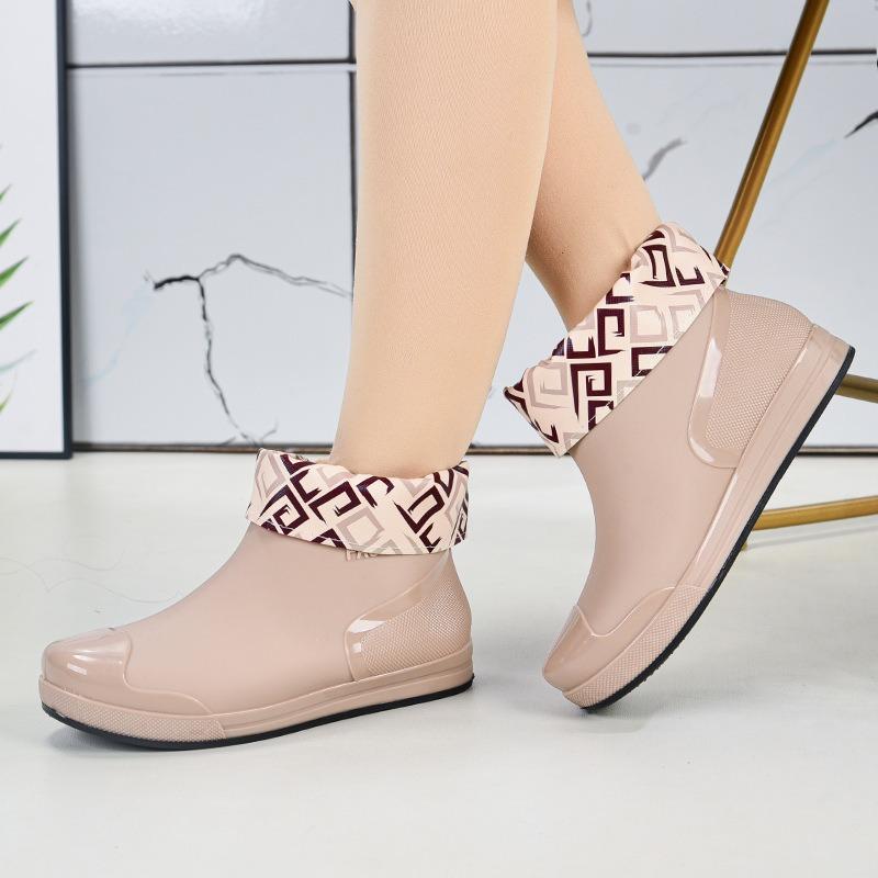 Fashion Women's Rain Shoes Low-top Rain Boots Short Tube Non-slip Velvet Water Boots Thermal Cover Shoes Comfortable and Wear-resistant Youth Models