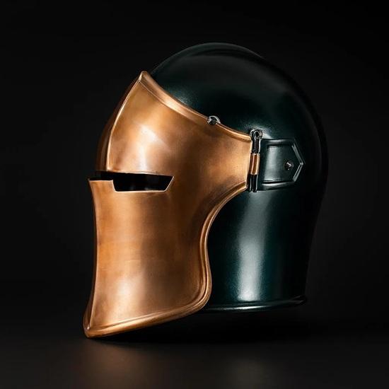 Handgefertigter mittelalterlicher Barbuta-Helm – perfekt für Renaissance-Märkte, Cosplay, LARP und Halloween-Kostüme. Authentische Stahlrüstung-Replik.
