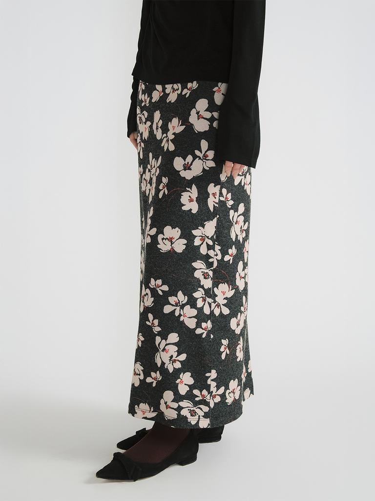 Average Attitude Floral Long Skirt _Ink Black