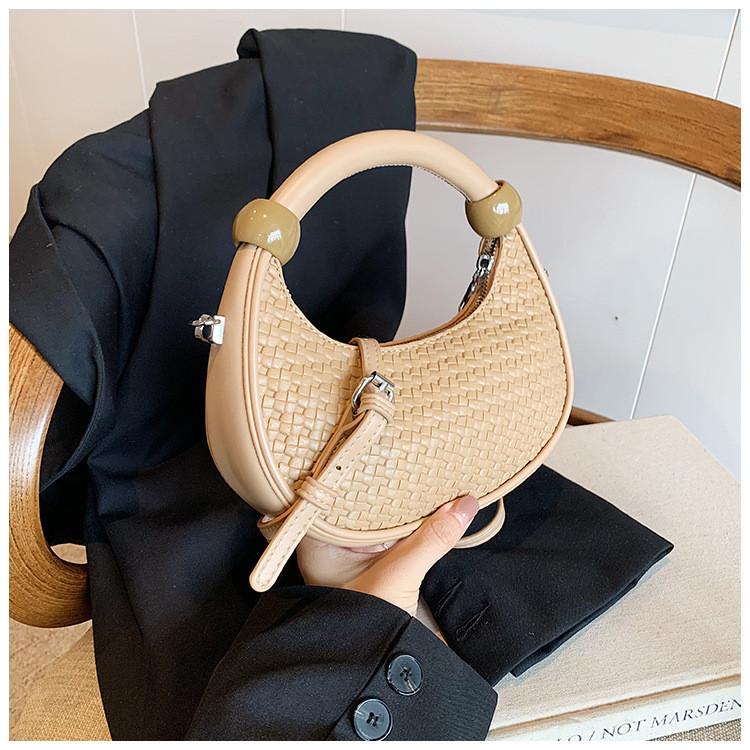 IELGY Retro Woven Messenger Bag Niche Design Portable Commuter Dumpling Bag