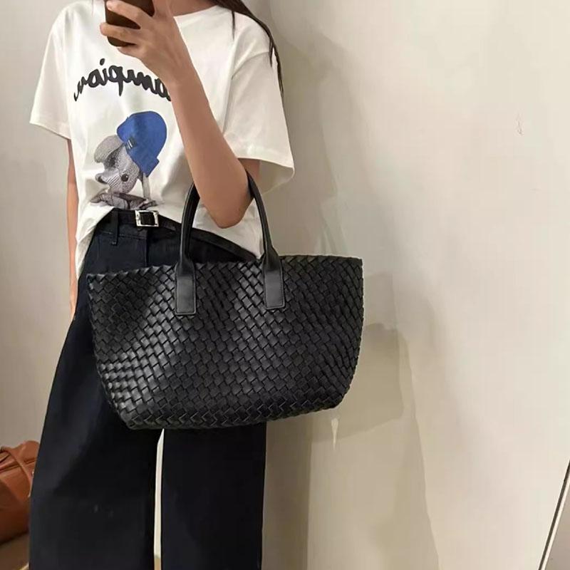 2025 Autumn/Winter New Fashion Big Bag Large Capacity Woven Bag Women'S Handbag Neutral Tote Bag Pu Shoulder Bag