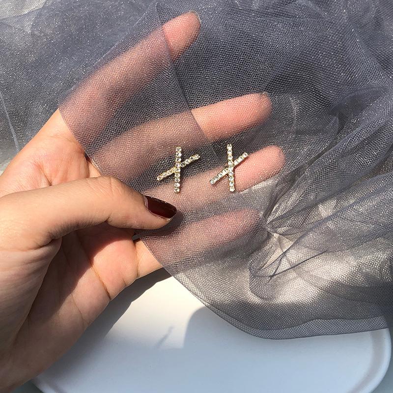 New Earrings Women's Round Face Small Stud Earrings Female Student Korean Version Simple Temperament Fashion Earrings Earrings Women