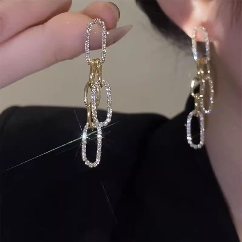 

Light Luxury and High-end Temperament, Long Chain Earrings, New Niche Design, Personalized Earrings