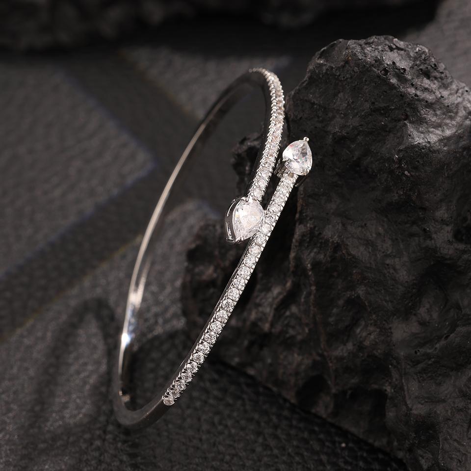 

ZAKOL Классический открытый браслет с двумя цирконами в форме капли воды для женщин, элегантный серебристый цвет, полностью кристальный циркон, свадебная вечеринка, циркон