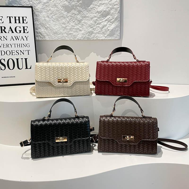 Spring and Summer New Fashion Temperament Messenger Bag Handbag Atmospheric Simple Women's Bag Woven Practical Handbag