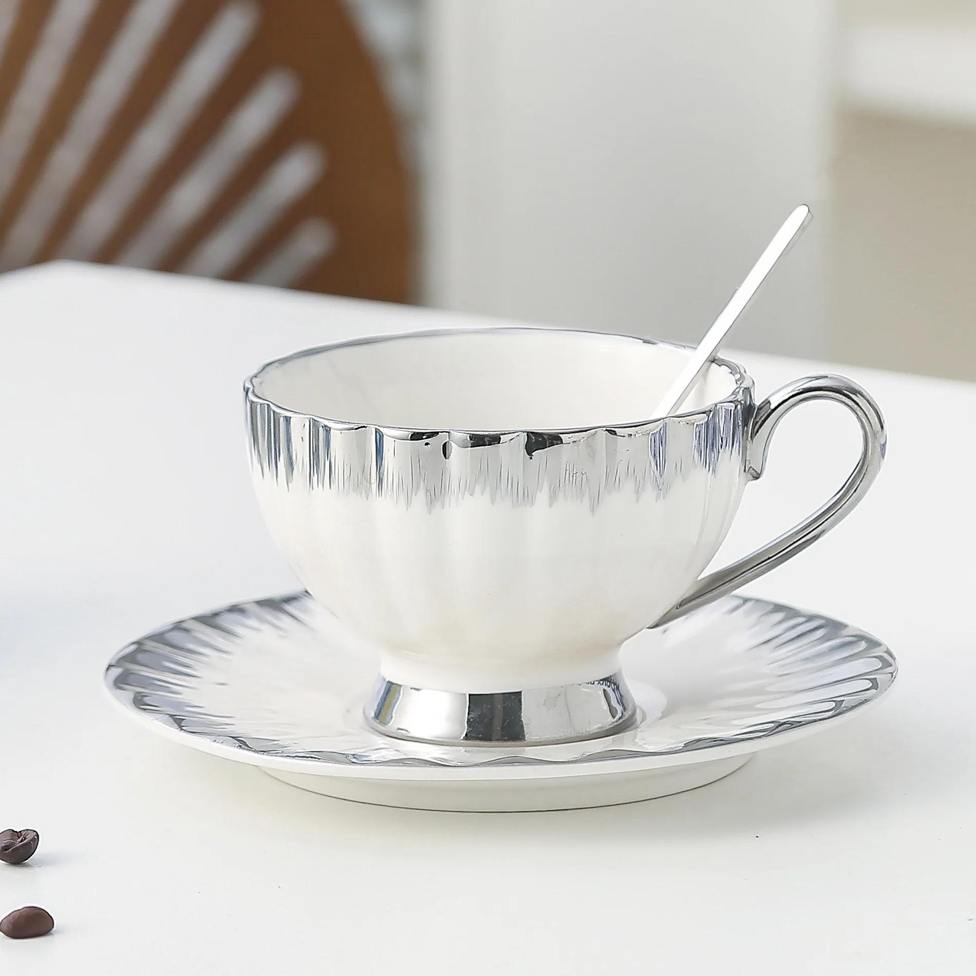 

200 мл Романтический набор чашек для кофе в форме тыквы с ложками, тарелками, кухонными принадлежностями, керамической чашкой для чая, набором посуды для послеобеденного красного чая