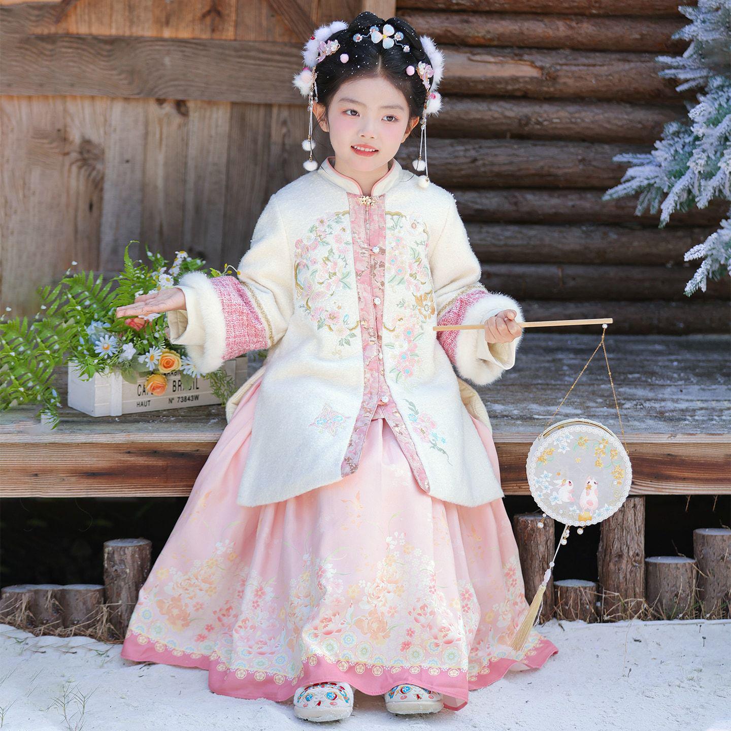 

Autumn/Winter 2025 Kids Hanfu: Chinese Style Tang Suit Set for Girls 120
