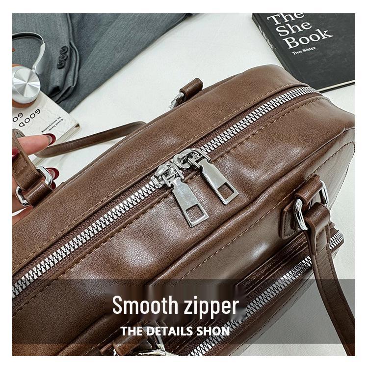 Women's Retro Y2K Underarm Bowling Bag: Large Capacity, Simple, Versatile Shoulder Handbag for Casual Commute.