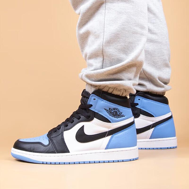 Air Jordan 1 Retro High OG GS UNC Toe Kinder Sneaker Blau University-Blau Schwarz FD1437-400