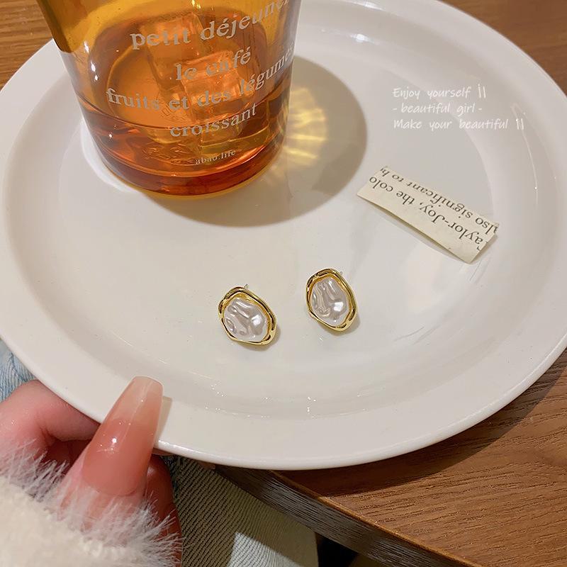 Baroque Pearl Earrings with Unique Design: S925 Silver Needle, High-End Luxurious Style for Women