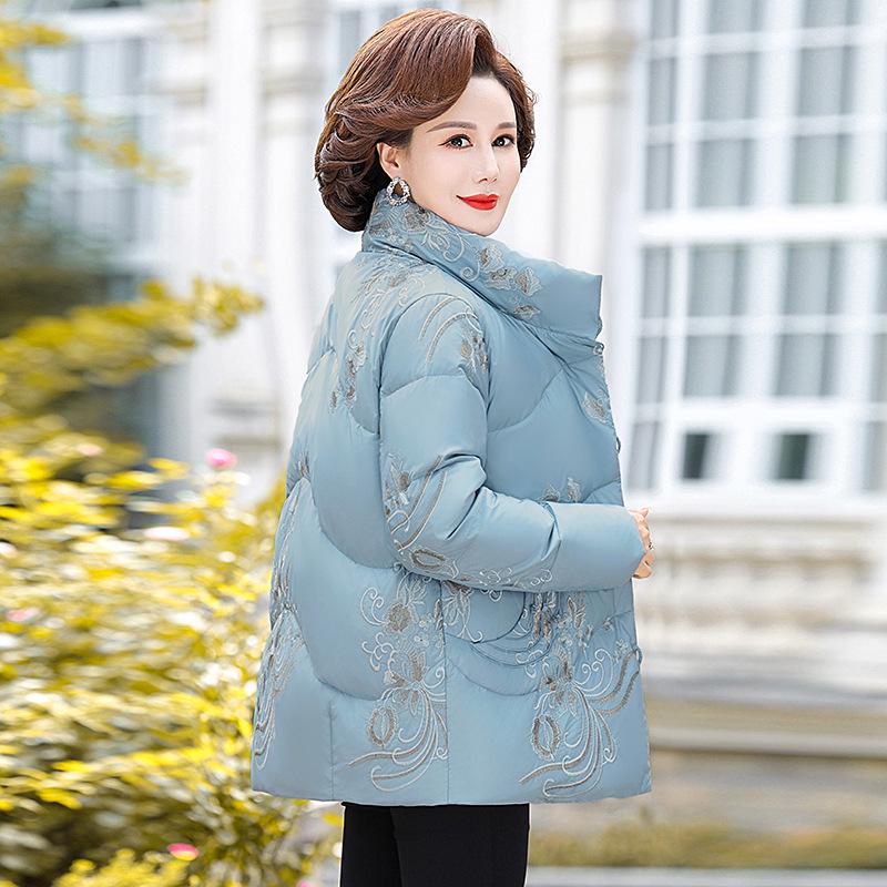 

Женское короткое теплое пальто на зиму 2025 года с китайской вышивкой 5XL (151-165 lbs) светло-синий