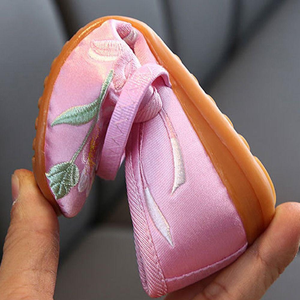 Chinese Style Girls' Dancing Shoes Wear Resistant Embroidered Cloth Shoes Ballet Shoes Walking