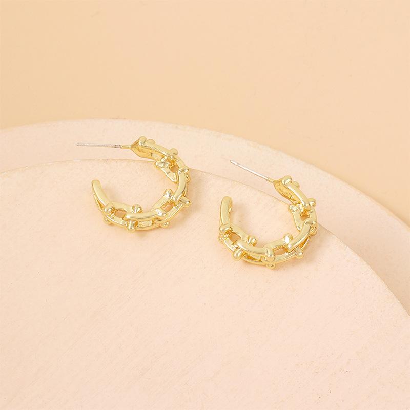 Fashion cold wind temperament design sense geometric large C-shaped earrings ins French metal retro earrings