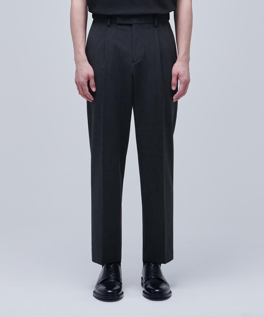 Musinsa Standard Recycled One-Tuck Relaxed Tapered Hidden Banding Crop Slacks [Charcoal Gray]