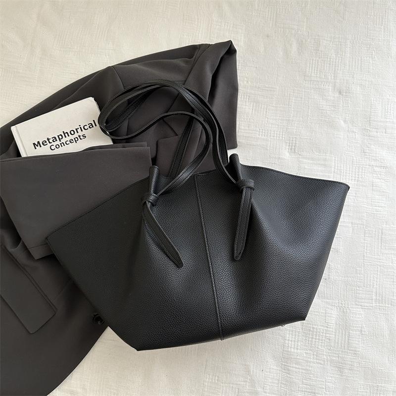 

New large-capacity commuter bag women s new trendy new high-end tote bag simple shoulder armpit bag