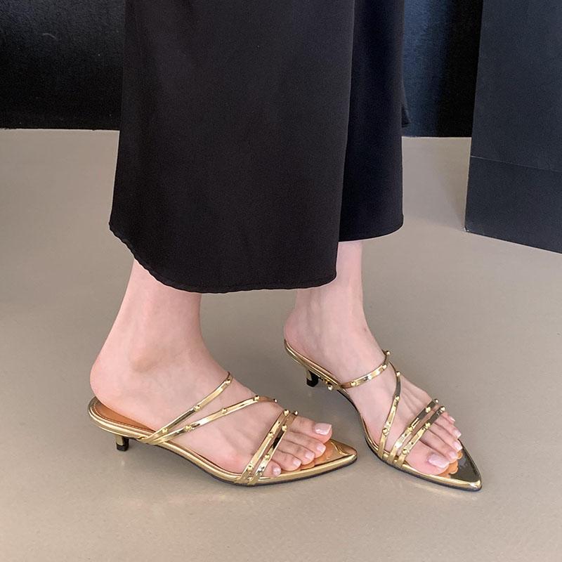 Fashion Footwear Low Heel Ladies Slippers Shoes Pointed Toe Fashion Metal Rivet Women Heeled Slides Slippers Female Sandals Shoes Pumps