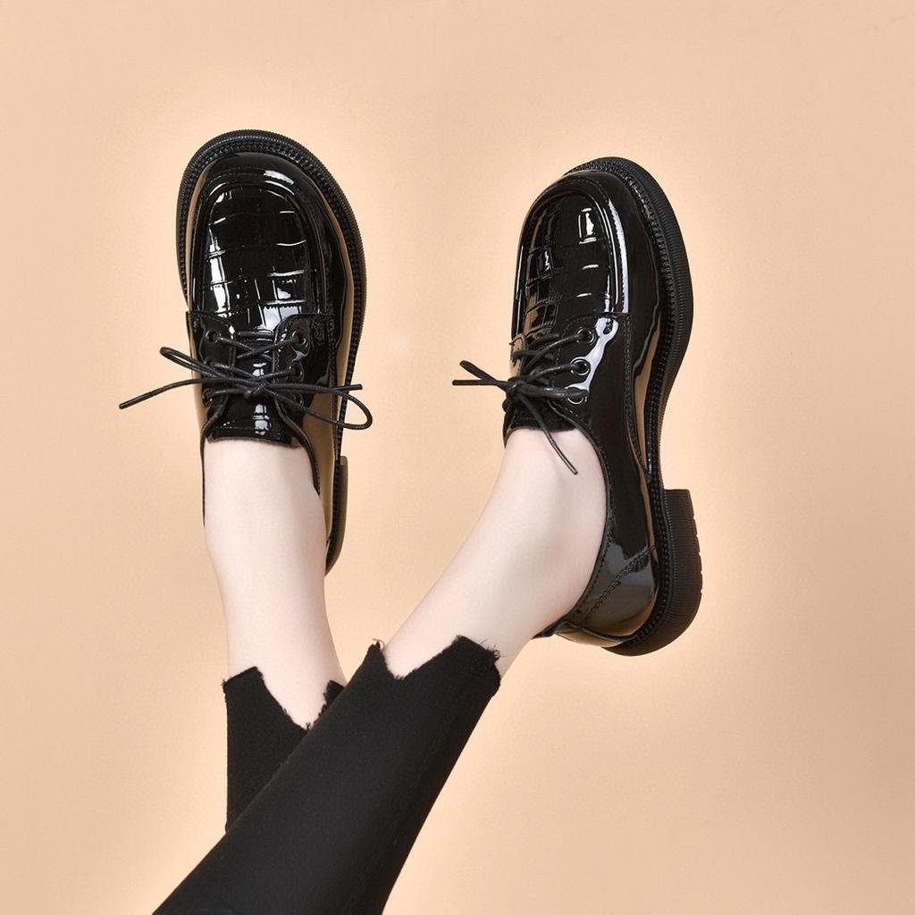 Damen Frühling geprägtes Kuh Lackleder Schnür-Ballerinas Damen Einzelschuhe College-Stil kleine Lederschuhe