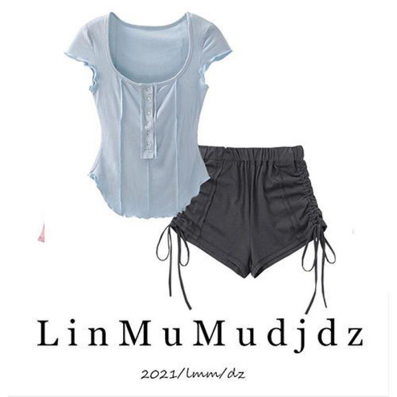 

Slim Fit U-Neck T-Shirt & Sporty Shorts Women s Two-Piece Summer Set XL