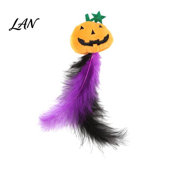 Stuffed Halloween Cat Toy Pumpkin Toy, Squeaky Chew Soft Plush with Feathers for Indoor Cats Self-entertainment