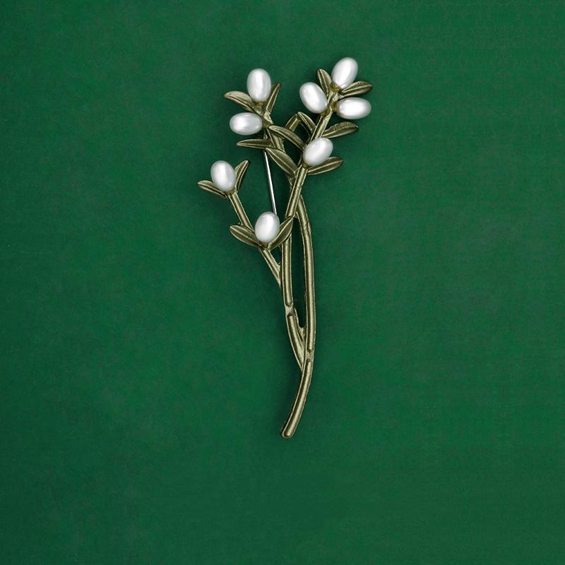

SKEDS Vintage Berry Leaves Enamel Brooches For Women Classic Simple Design Retro Badges Pins Metal Plant Corsage Gift For Lady