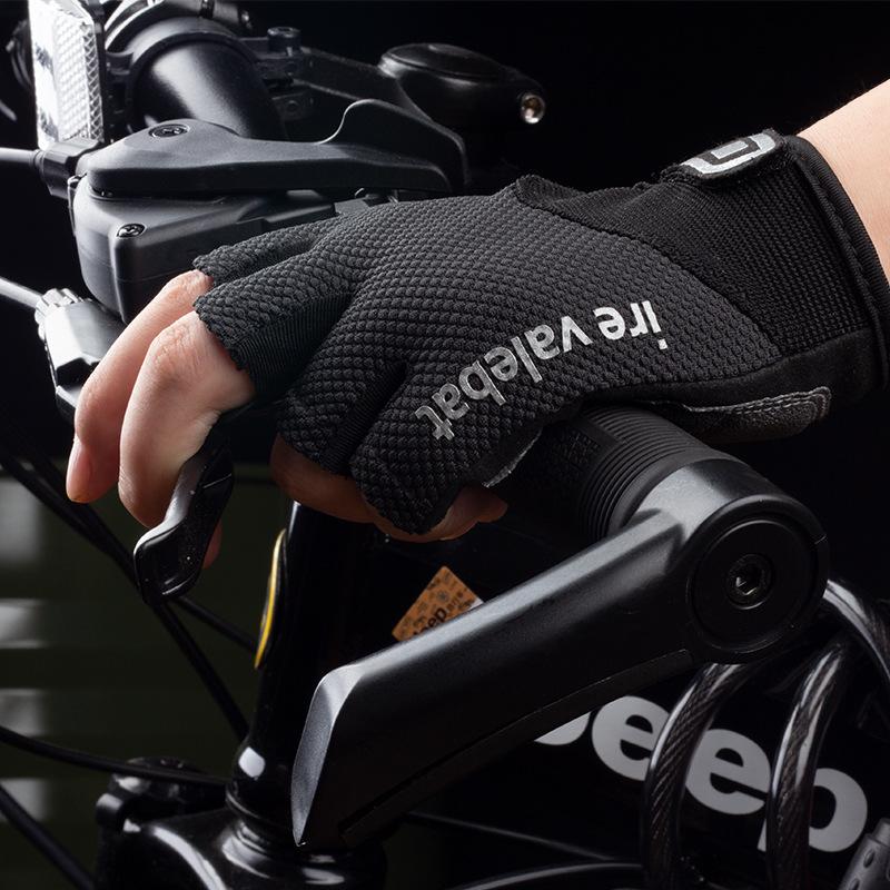 Outdoor Cycling Short Finger Gloves Sports and Fitness Mountaineering Breathable and Anti Slip Half Finger Bicycle Gloves for Men and Women