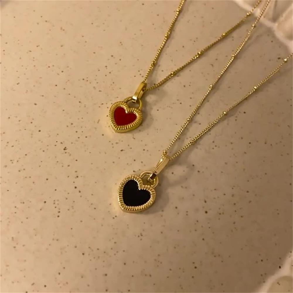 Black and white double-sided drip glaze love necklace 2025 trendy light luxury niche peach heart sweater chain accessories
