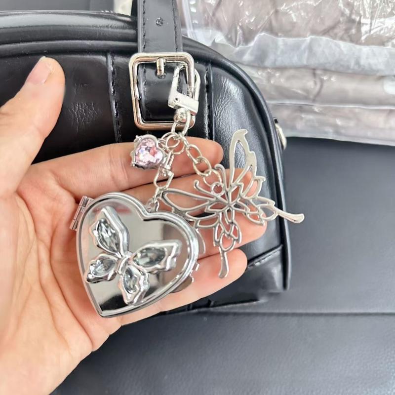 Vintage Style Butterfly Heart Keychain Lightweight Butterfly Heart Keychain With Vintage Appeal for Bags Keys Backpacks