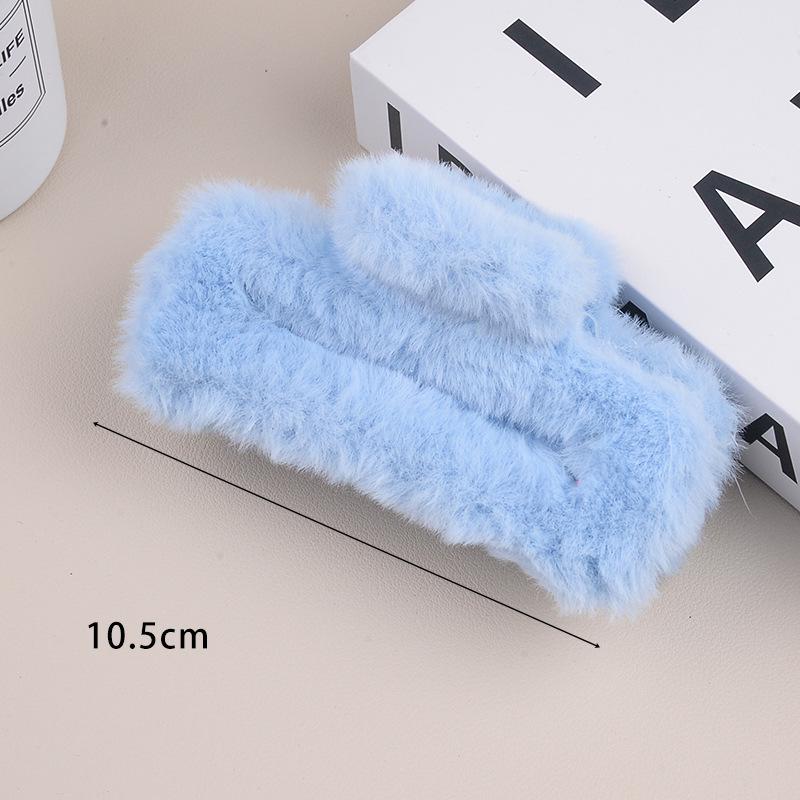 Large Milk Coffee Plush Claw Clip: Fluffy Autumn/Winter Hairpin for Women