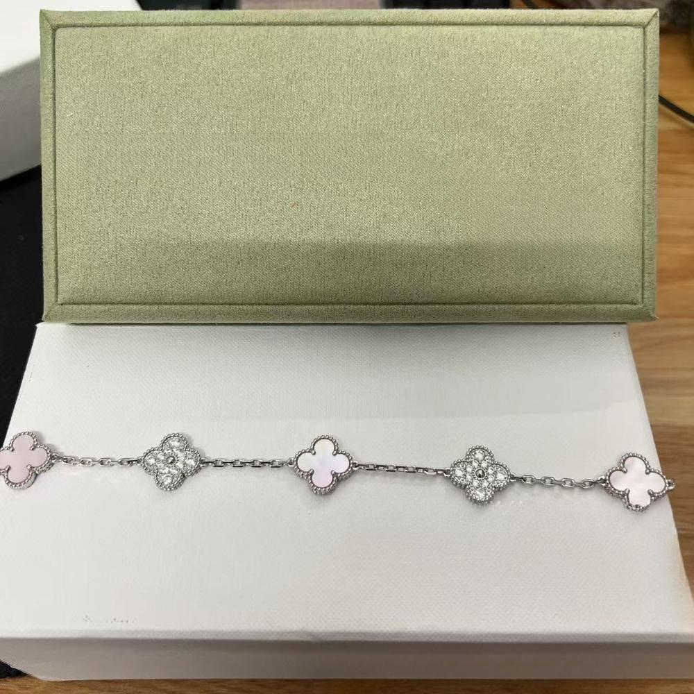 Vierblättriges Klee- und Fünfblüten-Armband mit rotem Achaten - Ein Geschenk für deine Freundin