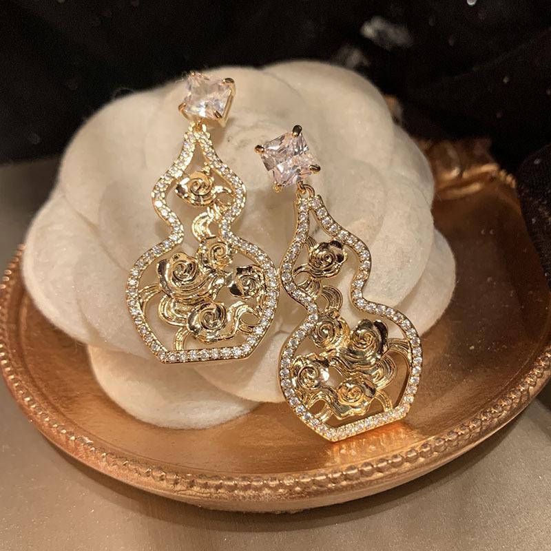 Zircon Gourd Hollow Flower Earrings Light Luxury High-end Temperament Stud Earrings Niche Design Earrings