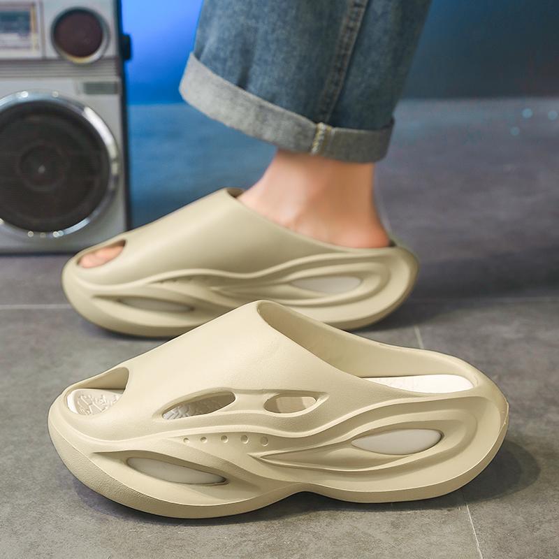 Fashion Lightweight Couple Slippers Summer Non-slip Wear Resistant Men's Slippers Men's and Women's Soft Soled Beach Slippers