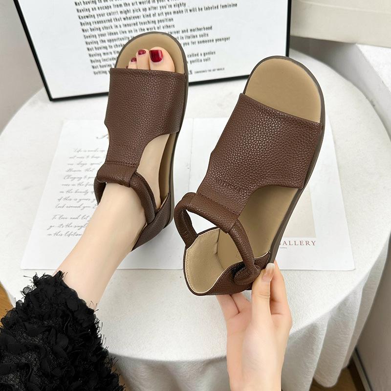 Niche design sense fashionable versatile sandals women wear summer new niche casual comfortable beach sandals