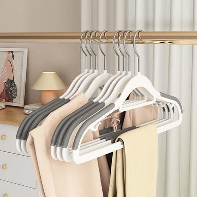 Prodotti per il bucato – Grucce e appendini
