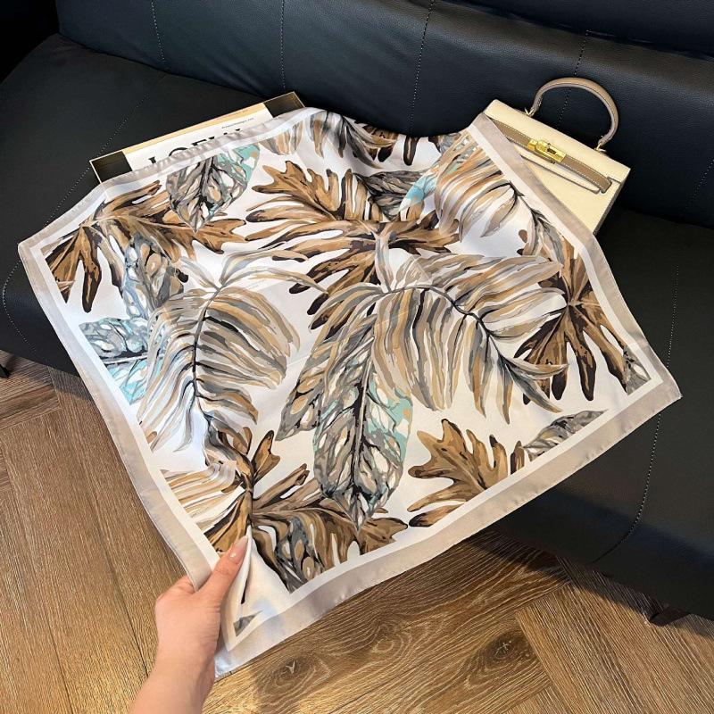 New 71 * 71cm Korean version small square scarf women's silk scarf spring and summer thin sunscreen scarf neck protection tied bag headband scarf
