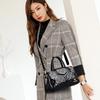 Geprägte glänzende Boston-Tasche Damen-Umhängetasche