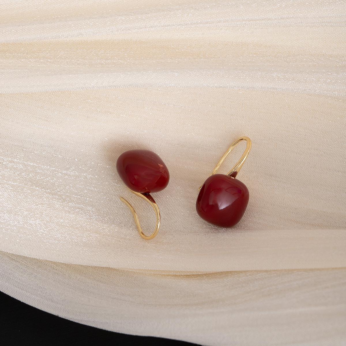 Wine Red Retro Hong Kong Style Acrylic Cube Earrings - Luxury, Versatile, High-End Fashion.